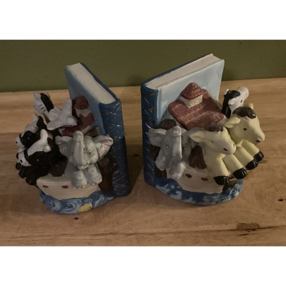 SET‎ OF NOAH'S ARK BOOKENDS....APPROX 4" TALL...COLORFUL & DETAILED CERAMIC